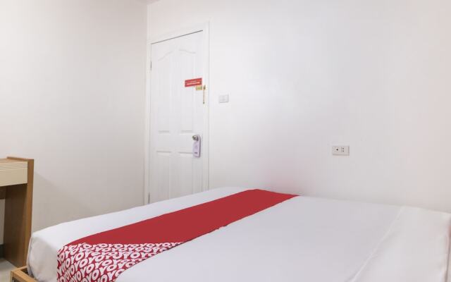 Lucky Hotel by OYO Rooms