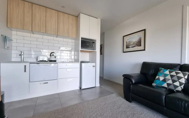 Fabulous Milford 1BR With Views & SkyTV