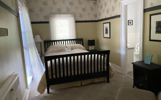 Monroe Manor Inn