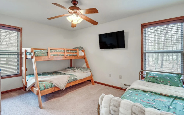 Serene Poconos Cabin w/ Hot Tub & Beach Access!