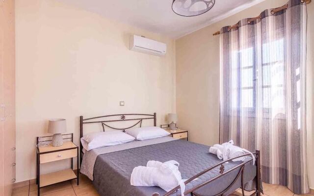 Spacious 2 Bedroom House with Fantastic Yard