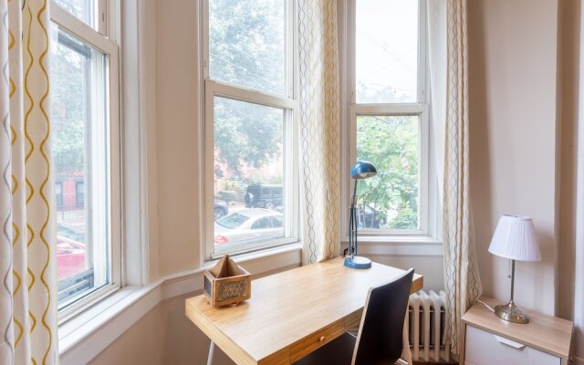 Charming Brownstone Apt Minutes to NYC