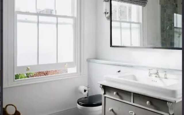 4 Bedroom Town House in Shepherd’s Bush