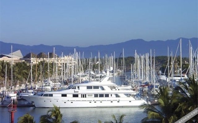 Unlimited Luxury Villas - Gran Marina Condo