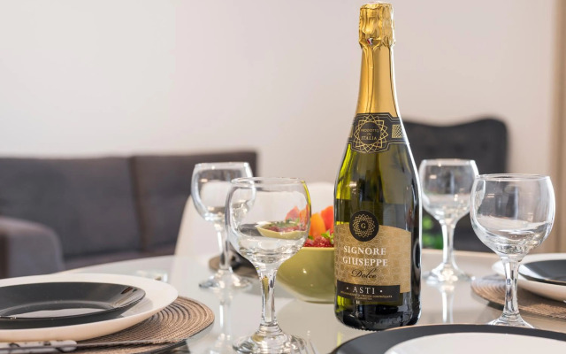 INDIGO BLUE Seaside Deluxe Apartments