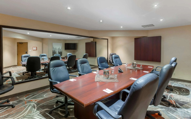 Best Western Plus Rose City Suites