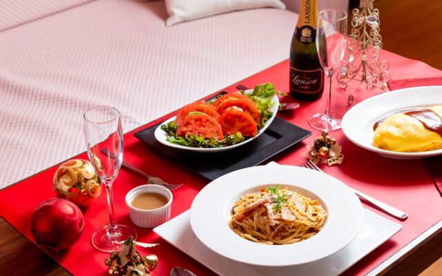 Hotel Blan Chapel Christmas Narita (Love Hotel)
