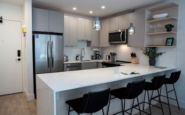 Birdies and Bears by Revelstoke Vacation