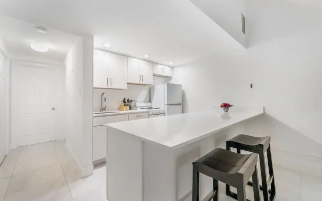Perfectly Located in the Heart of Seven Mile Beach by RedAwning