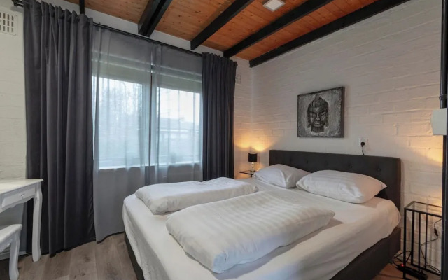 Bungalow Near Sint Maartenszee Beach