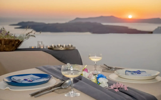 Apeiron Blue Santorini - Sustainable Adults Only 14+