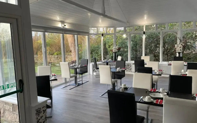 Claymore Guest House and Apartments