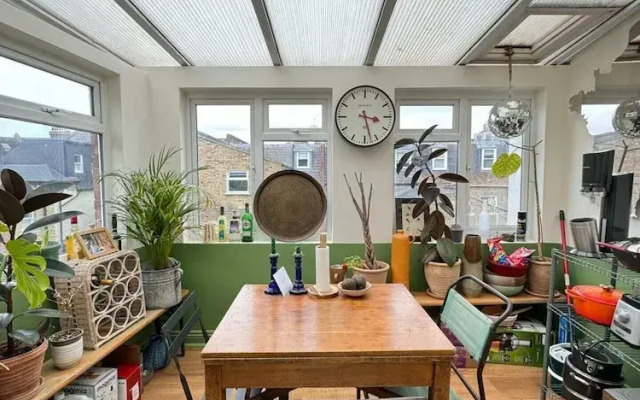 Homely Flat W/terrace, 3 Mins to Battersea Park