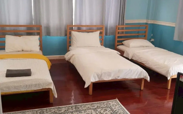 Aran hostel &Cafe Ngamwongwan