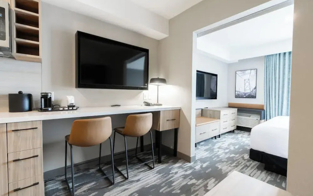 Sandman Signature Las Colinas Hotel & Suites