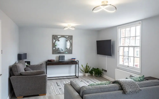 Castle Street Apartment