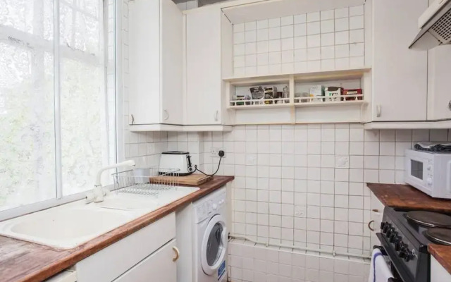 Unique, Quirky 1 Bed in Belsize Park