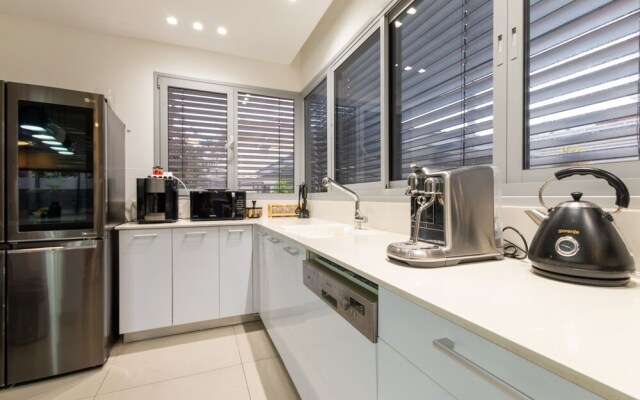 Prestigious Beachfront Villa PrivatePool