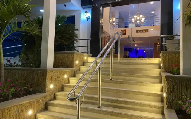 Hotel Olas Marinas Inn
