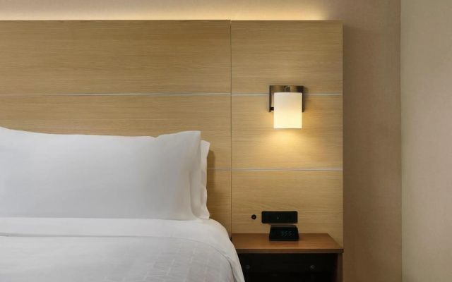 Holiday Inn Express & Suites Lockport by IHG