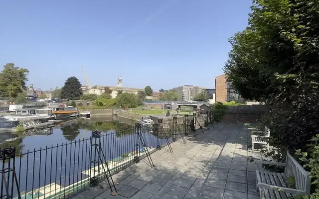 5 Lockside Free Secure Parking