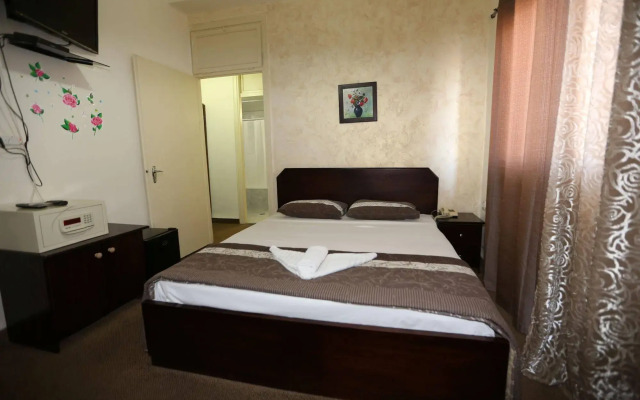 Victoria Hotel