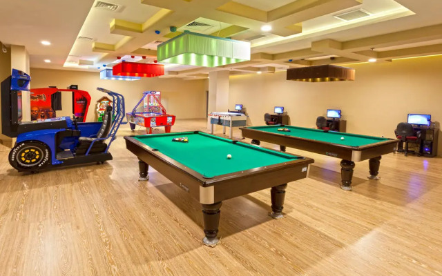 Royal Garden Suite Hotel