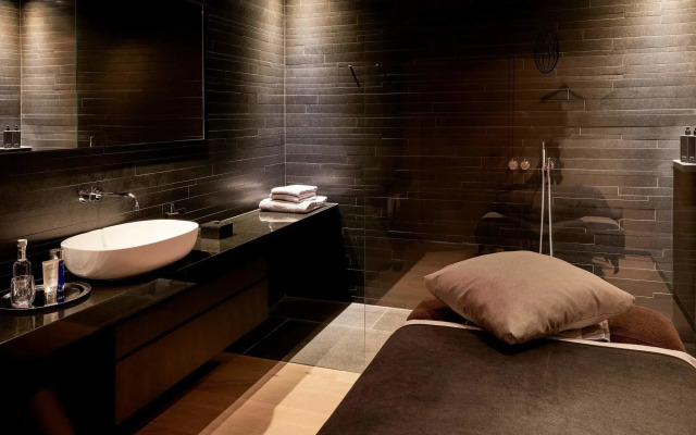 Roomers Baden-Baden, Autograph Collection