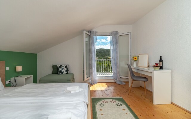 Casa Verde Apartment House