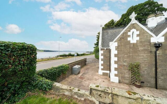 The Gate Lodge - Modern and Period Combined