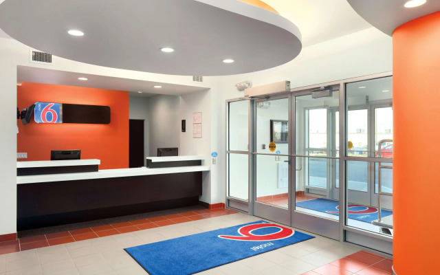 Motel 6 Swift Current, SK