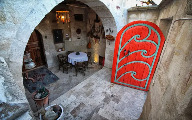 Patisca Cave House