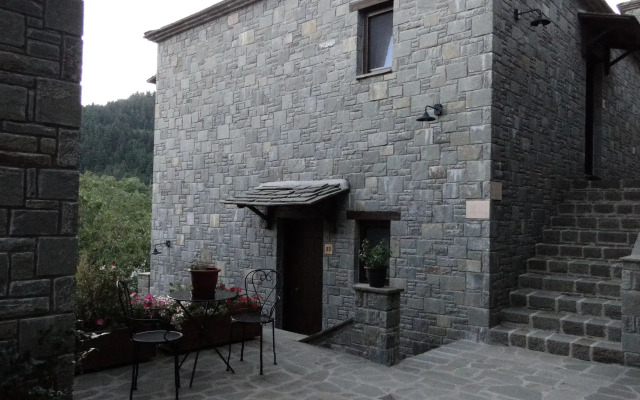 Rouista Tzoumerka Resort