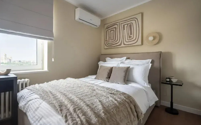 Views of all the Palaces 2BR Stunner