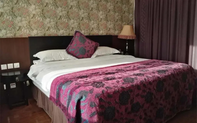 Danfeng Boutique