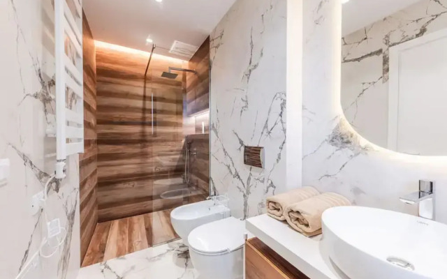 Villa Serenity Luxury Lakeside Manor