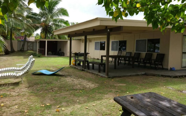 Raro Beach Bach