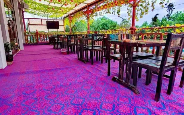 Tekes Shutu Inn