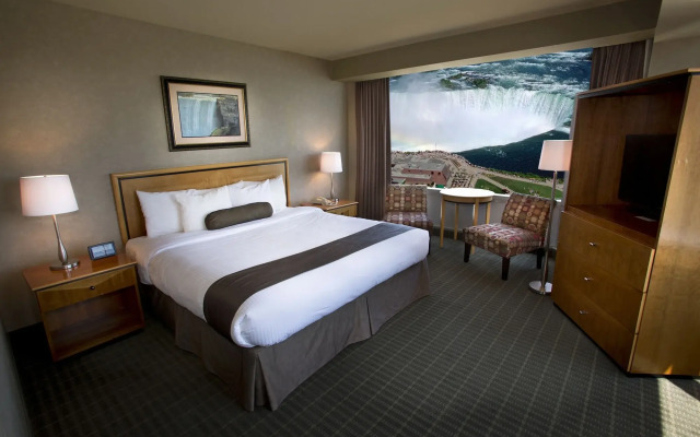 Oakes Hotel Overlooking the Falls