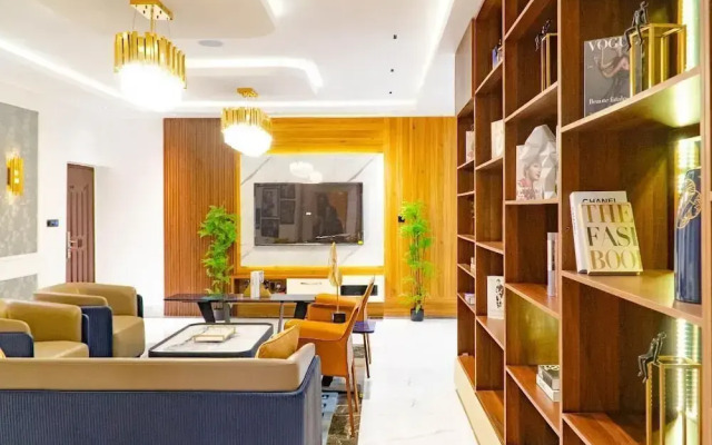 Sujimoto AveMontaigne BananaIsland Ikoyi