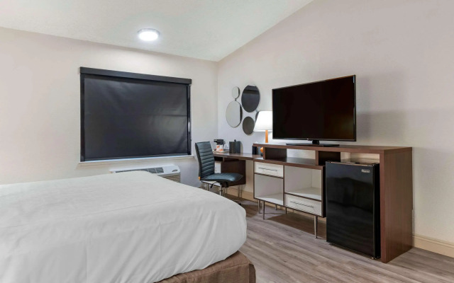 Clarion Pointe Fresno near Yosemite