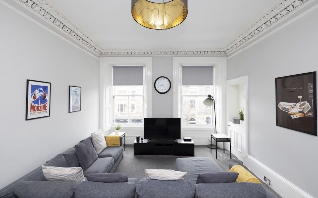 JOIVY 4-Bed Stylish Flat In Edinburgh City Centre