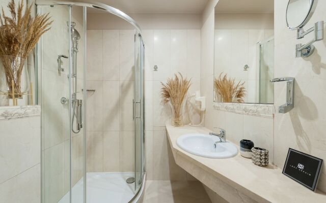 Louvre Studios - LoftAffair