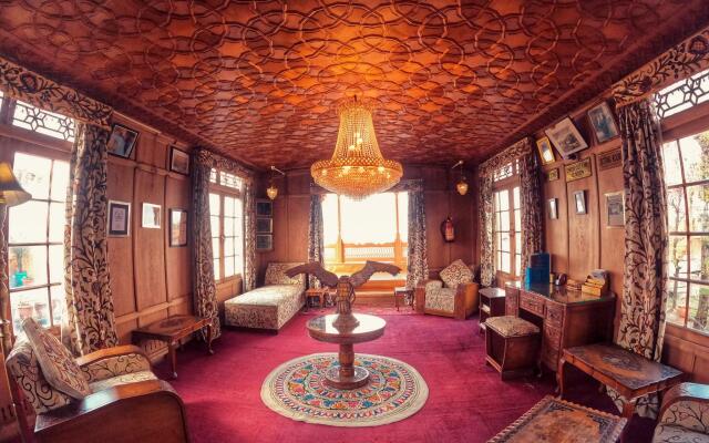Houseboat New Golden Flower