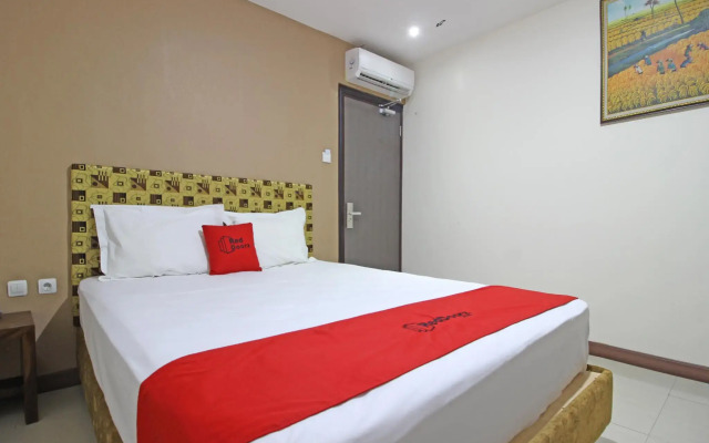 RedDoorz near UNS Solo