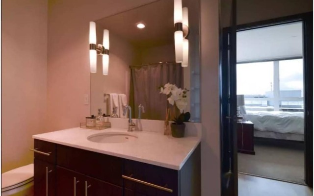 2bd2bath Waterfront Home in Hrt of SEA