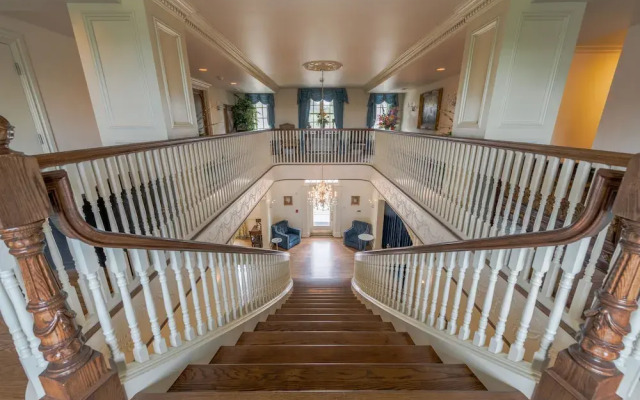 Dominion Gardens and Hotel