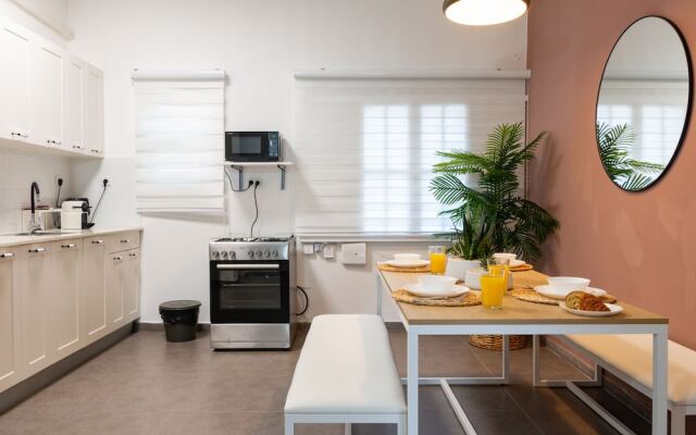 Stunning Chic 2 BR Ibn Gvirol St