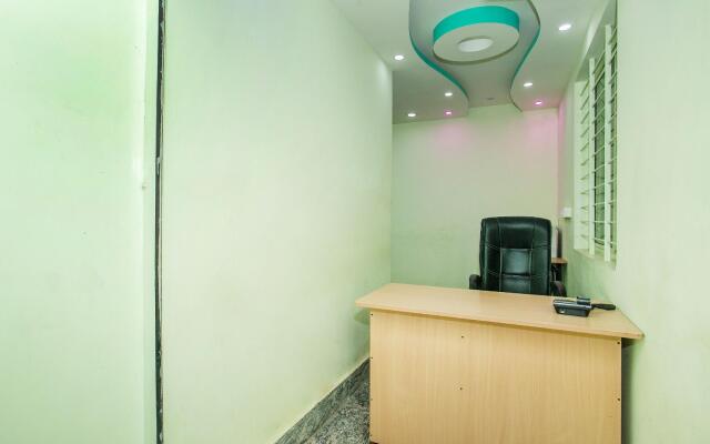 OYO 15818 Om Sai Residency