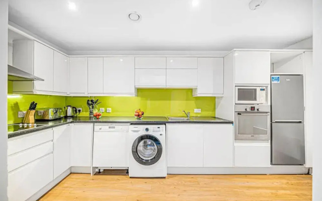 2BR with Patio in the Heart of Holborn